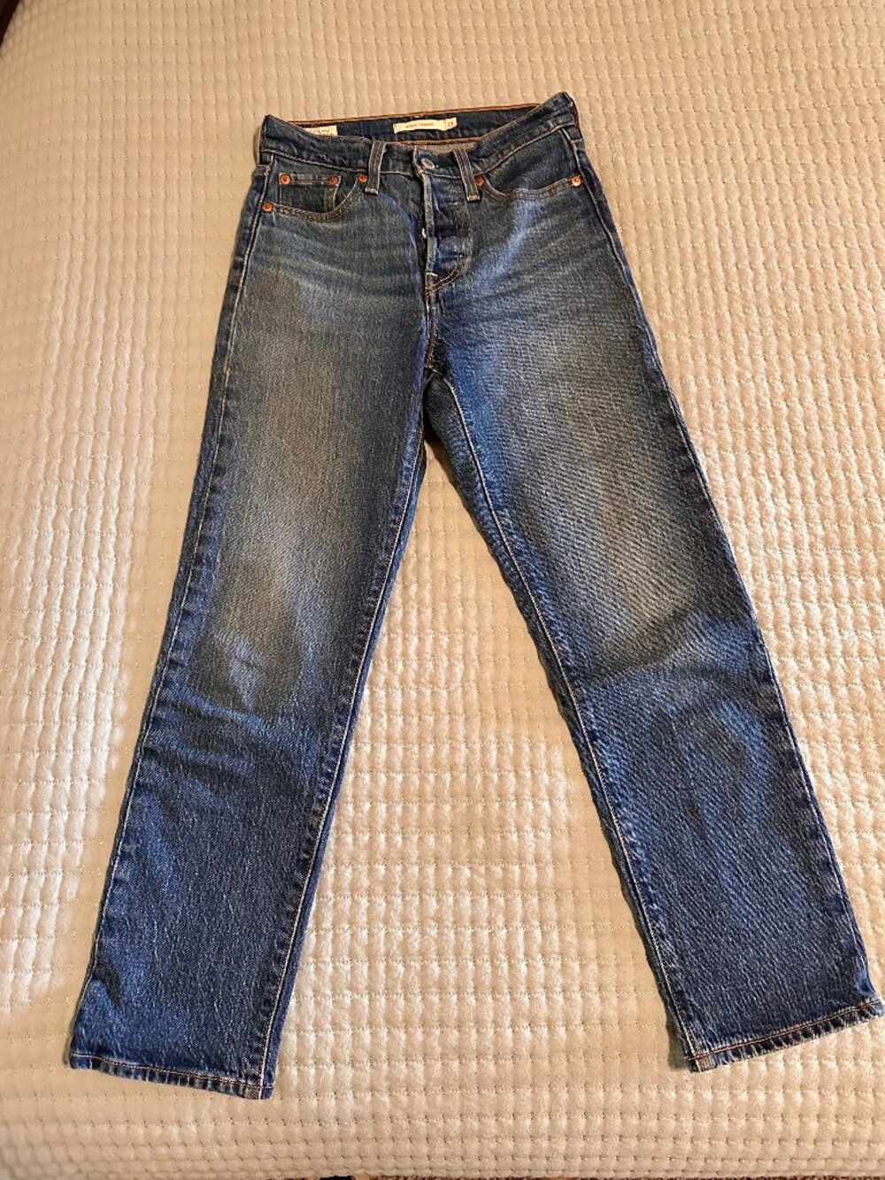 Levi’s Wedgie Straight jeans in medium wash